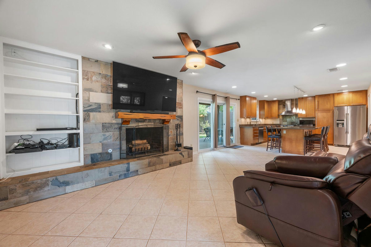 8612 Stillwood Ln — photo 2