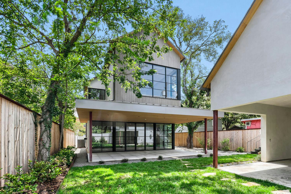 1104 Maufrais St — photo 3