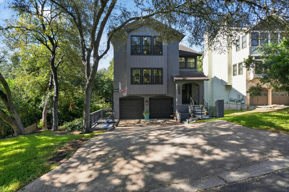 1911 Stoneridge Rd — exterior