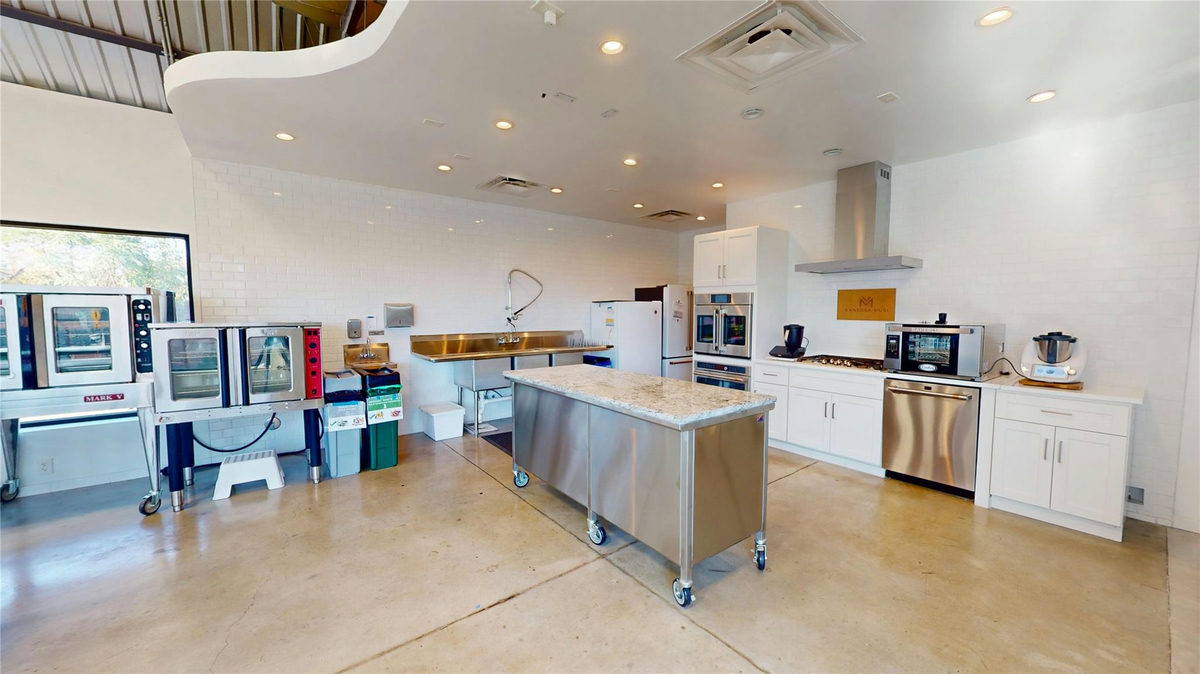 1152 Webberville Rd — photo 3