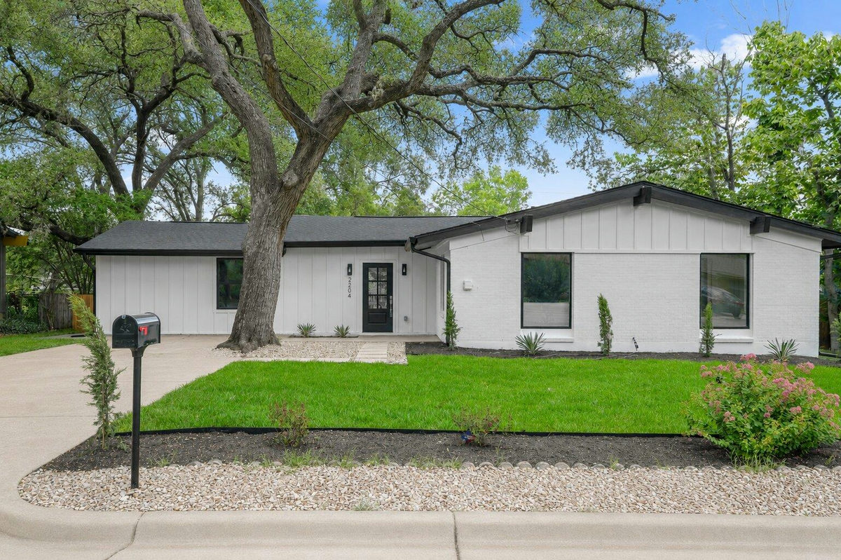 2204 Fair Oaks Dr — photo 3