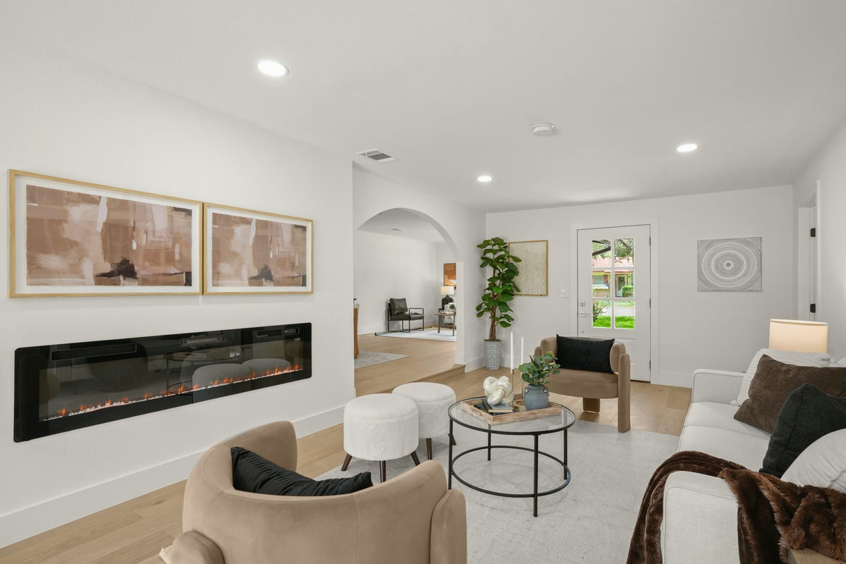 2204 Fair Oaks Dr — exterior