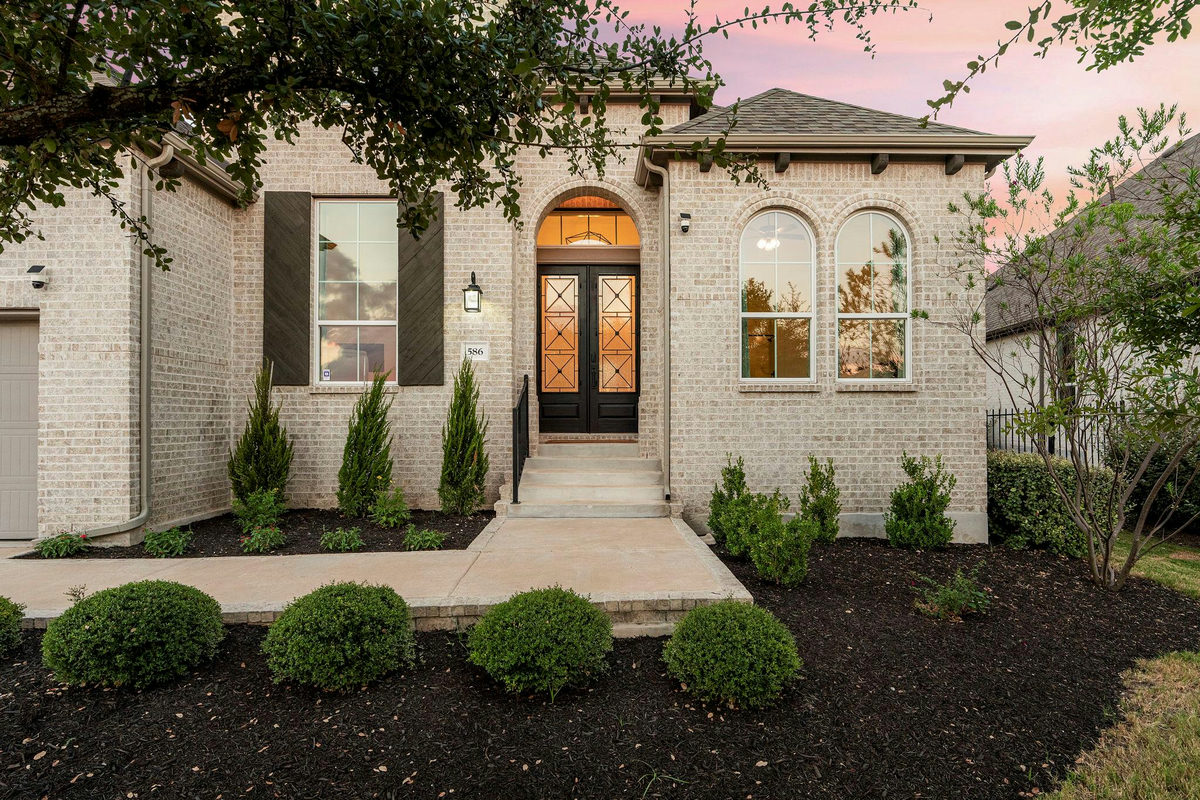 586 Two Creeks Ln — exterior