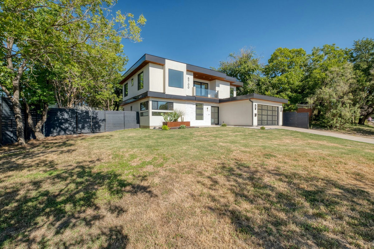 5700 LOUISE Ln — photo 2