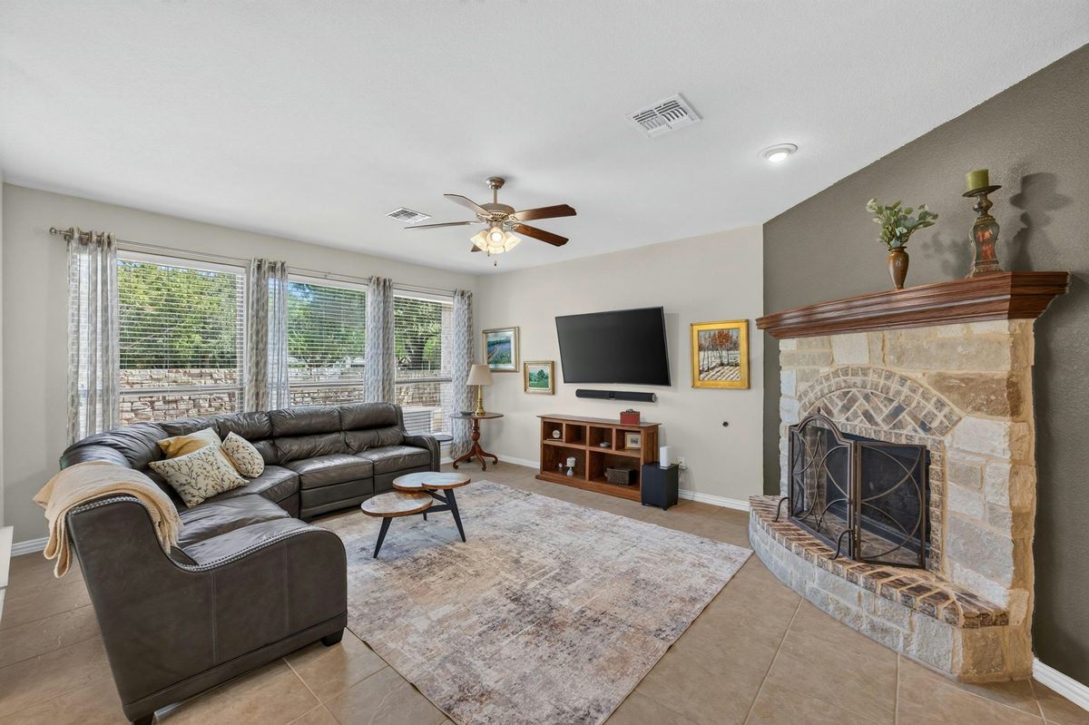 3813 Campfire Dr — photo 5
