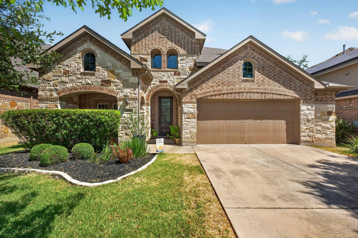 3813 Campfire Dr — exterior