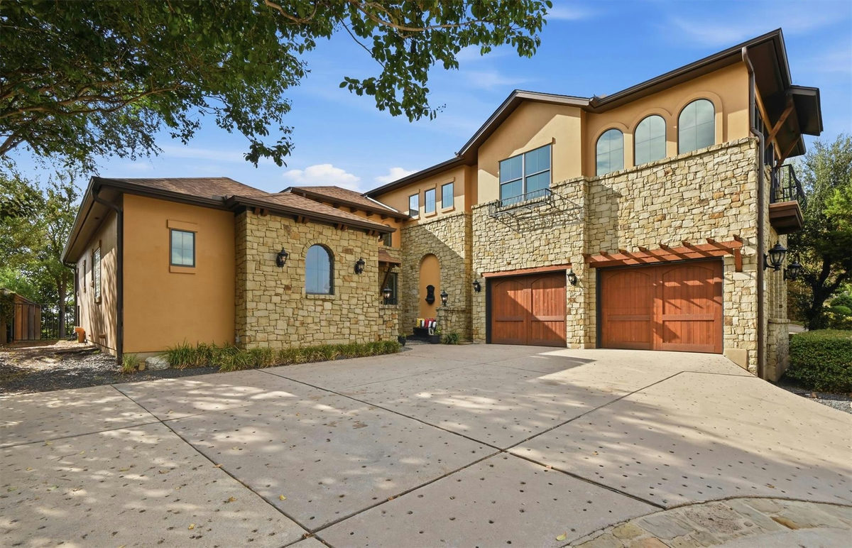 1107 NW Big Bill Ct — exterior