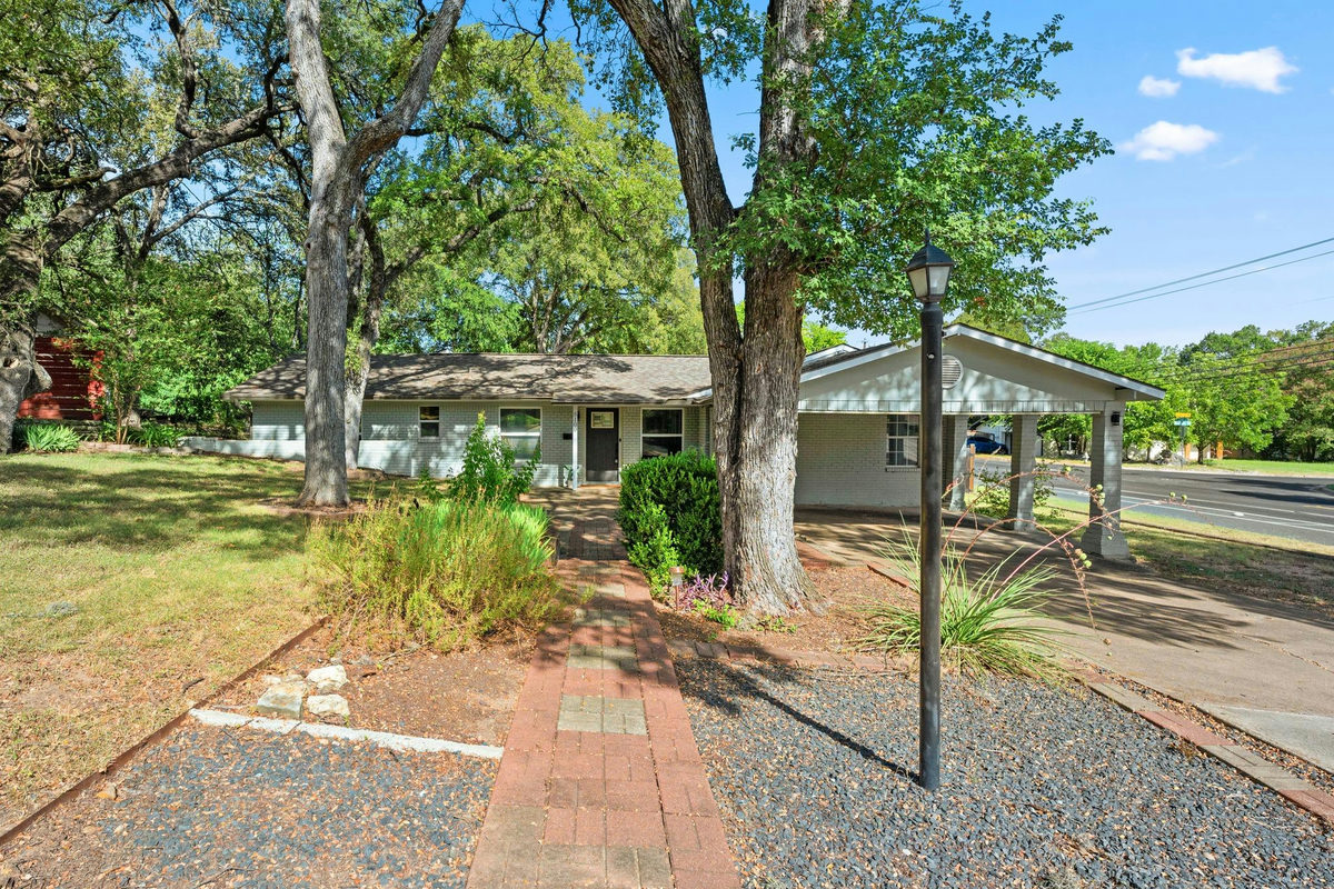 5100 Plumas Ln — exterior