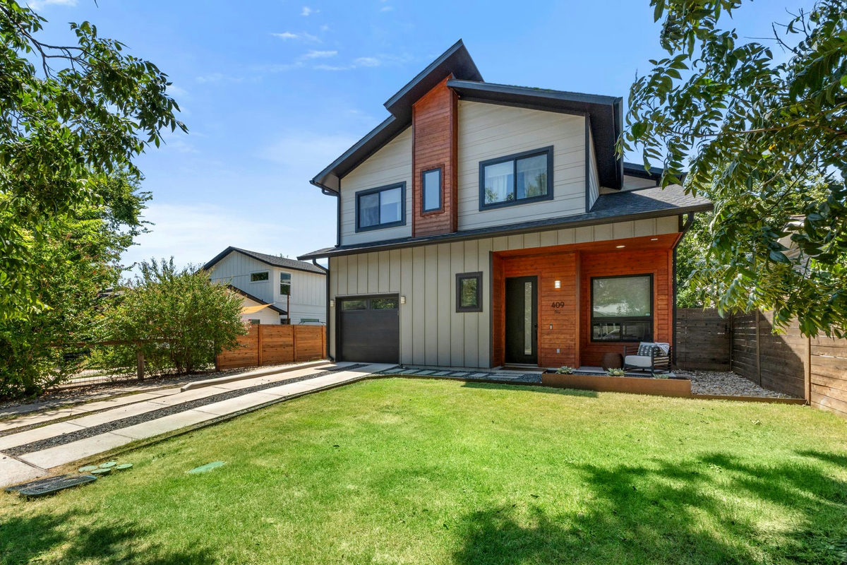 409 W 55th 1/2 St #1 — exterior