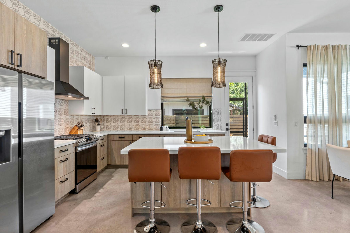 409 W 55th 1/2 St #1 — photo 5