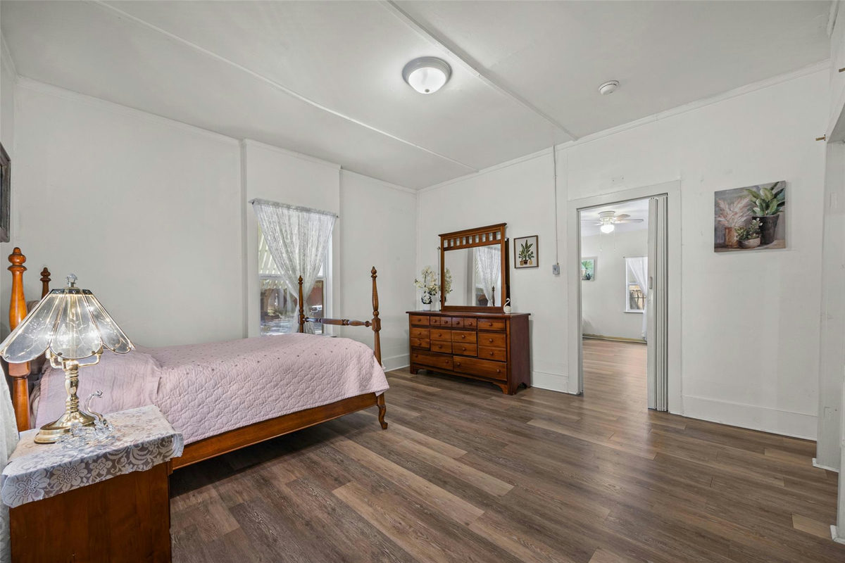 906 W Elizabeth St — photo 4