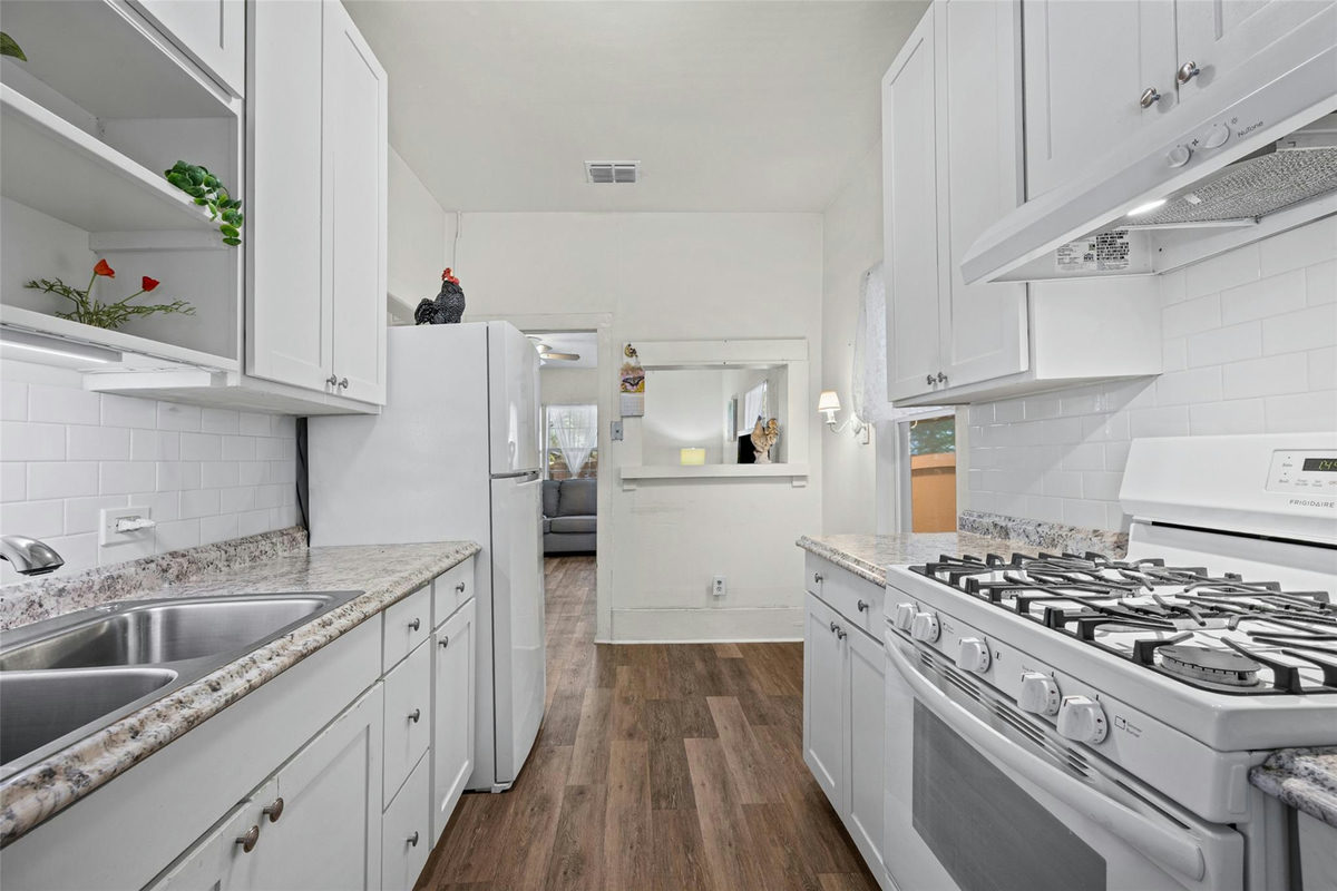 906 W Elizabeth St — photo 3