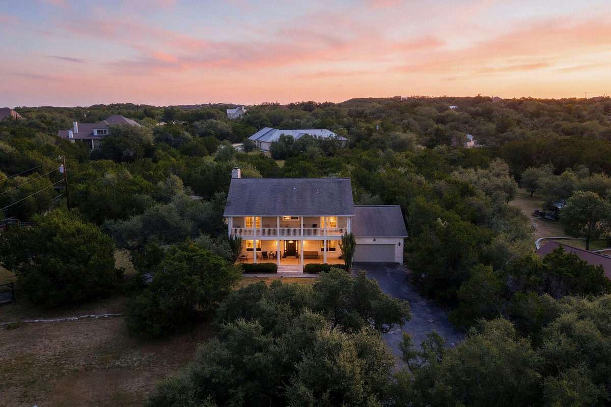 701 Cottonwood Creek Rd — exterior