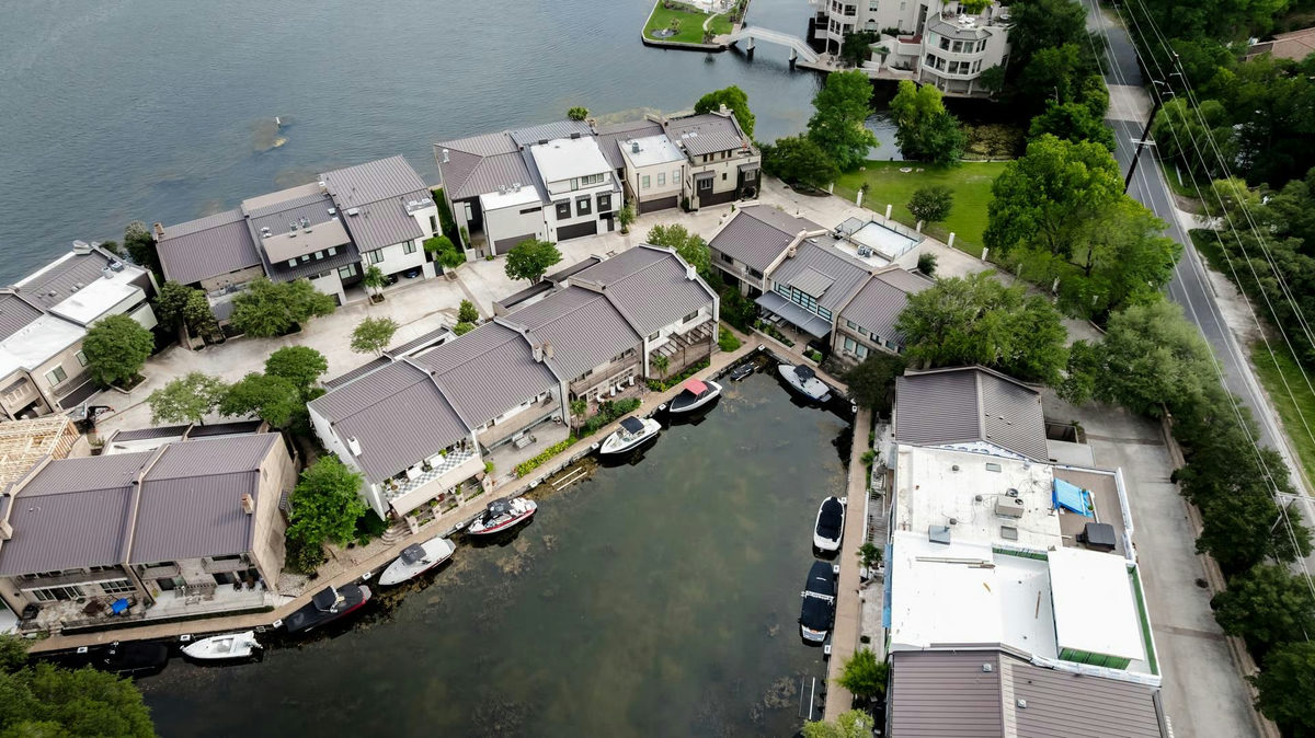 2433 Westlake Dr — exterior