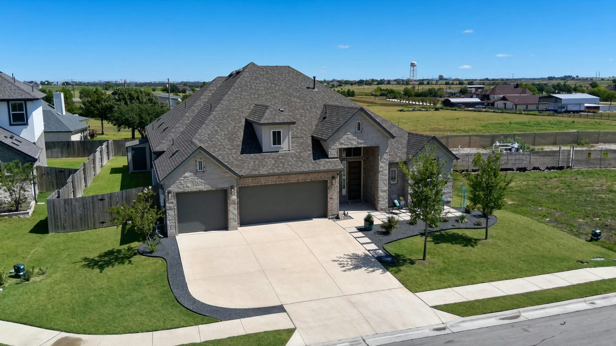 4300 Boyington Dr — exterior