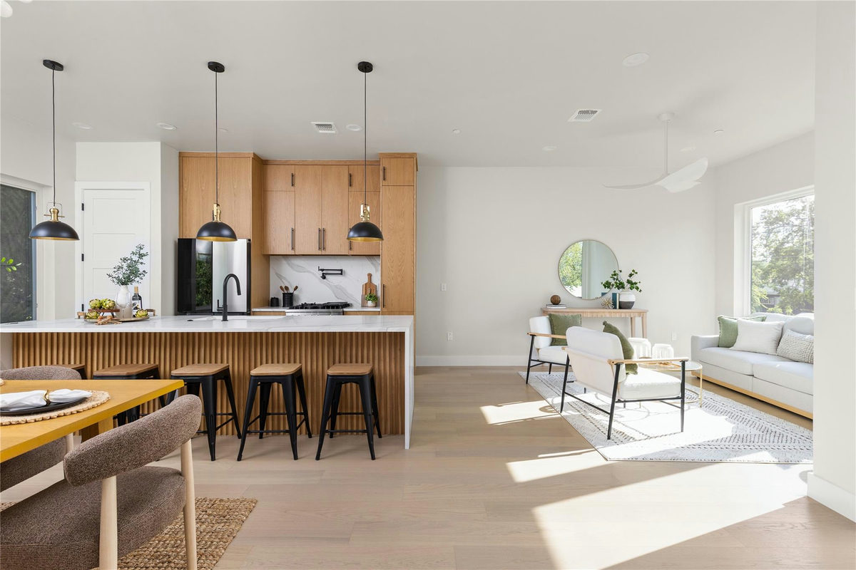 100 W Odell St #1 — exterior