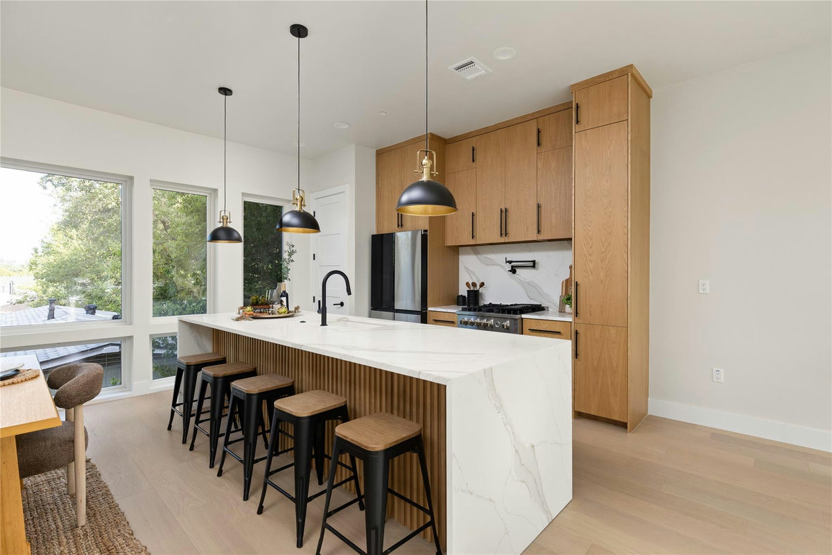 100 W Odell St #1 — photo 2