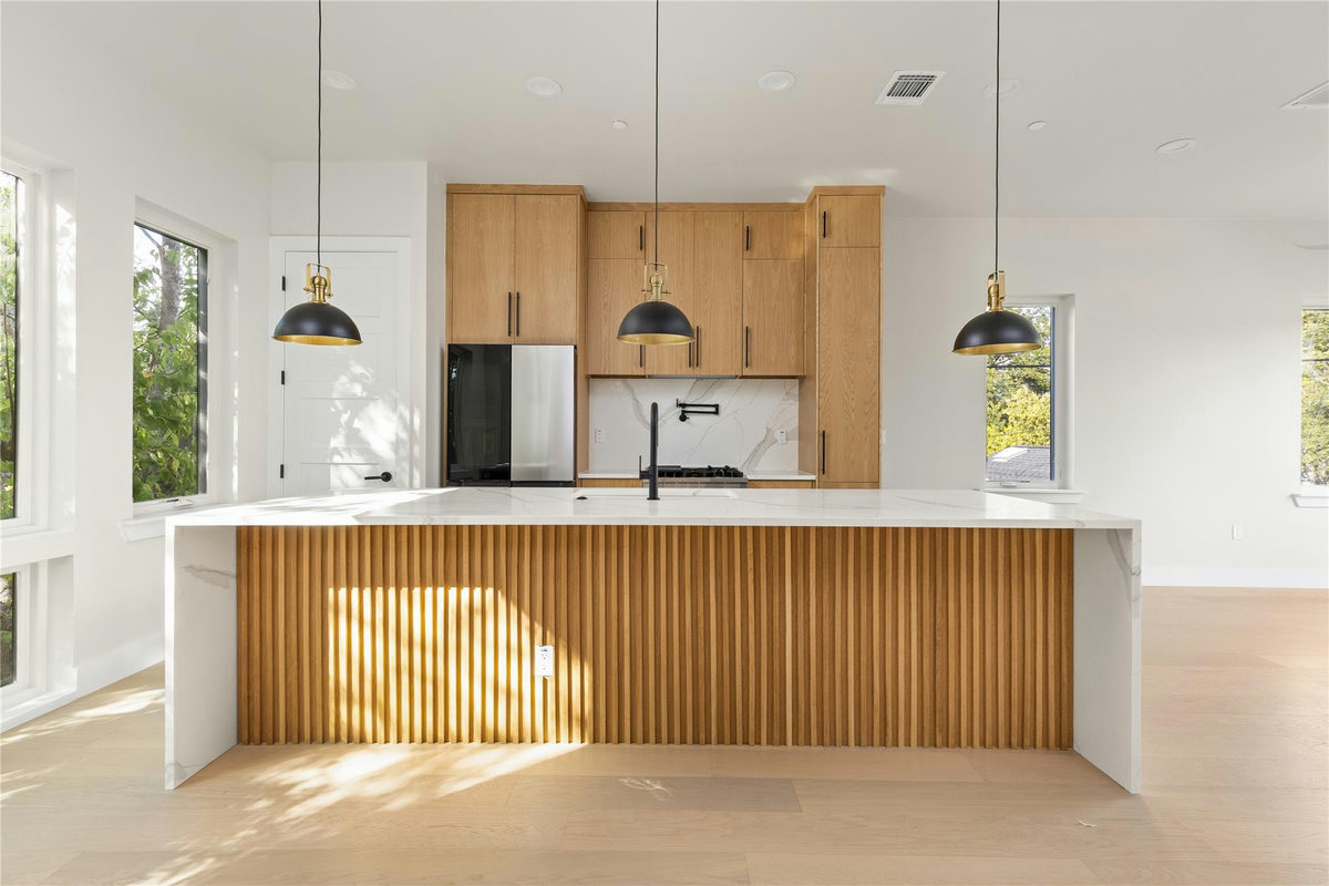 100 W Odell St #3 — exterior