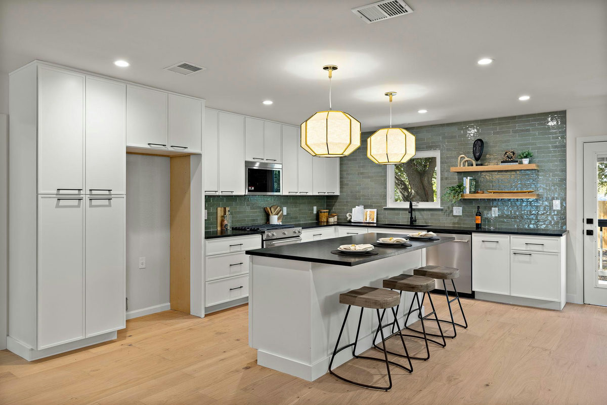 8102 Burrell Dr — photo 3