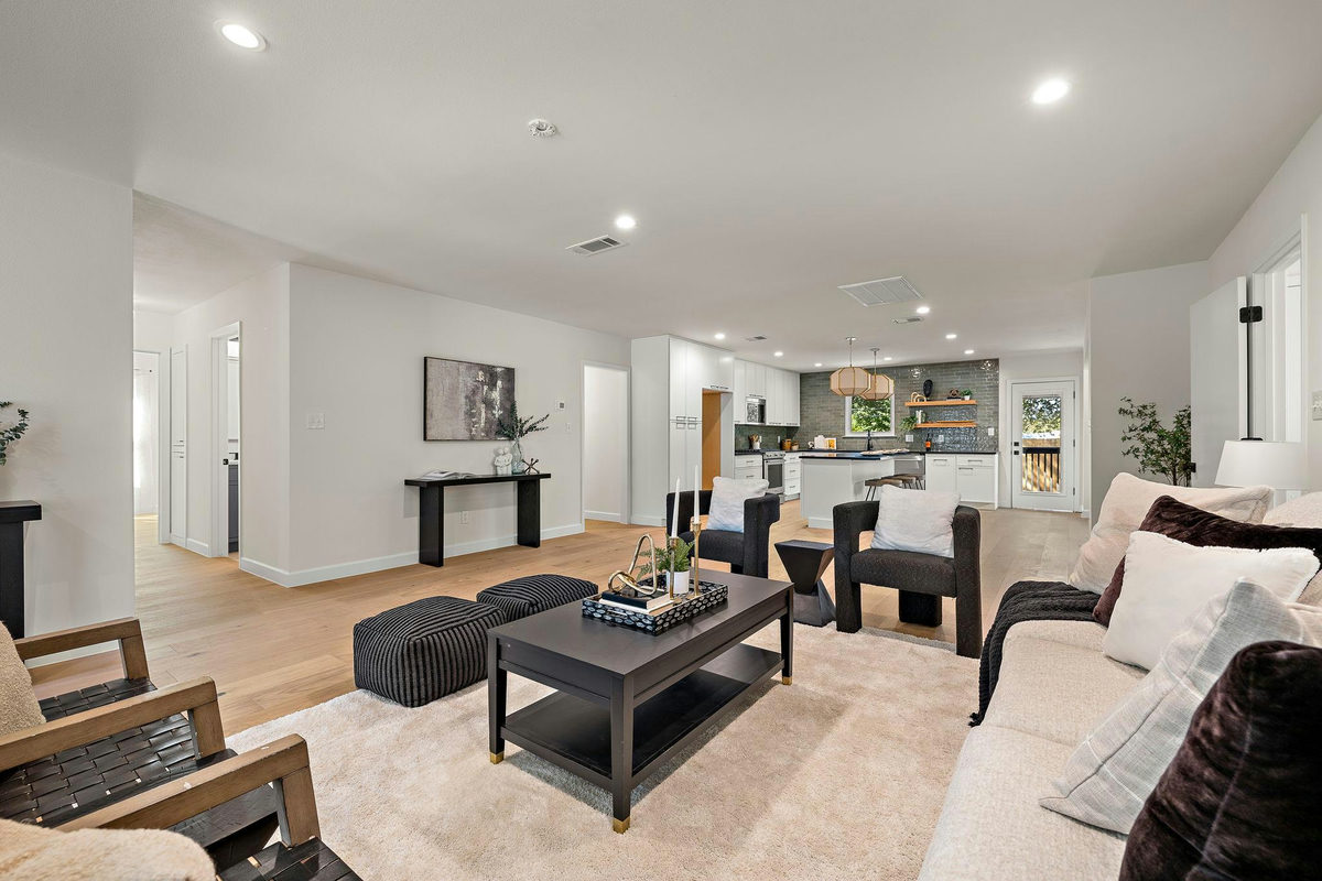 8102 Burrell Dr — photo 4