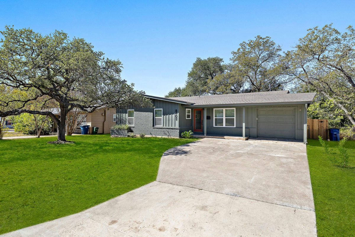 8102 Burrell Dr — exterior