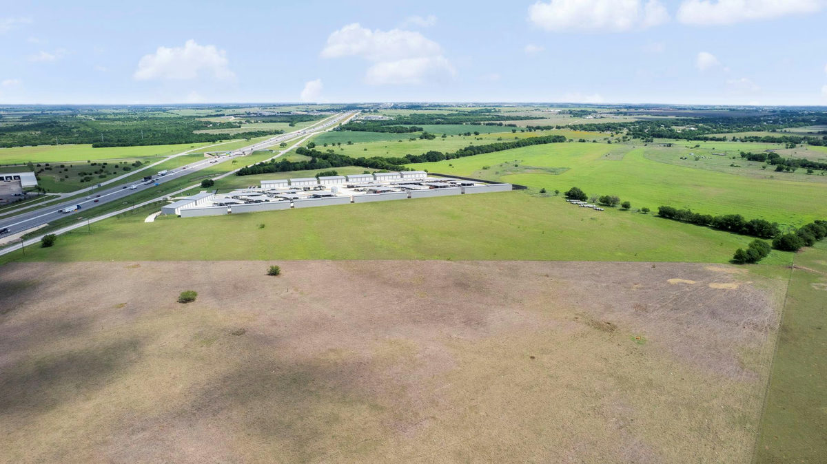 6100 N Interstate 35 - 7 Acres — photo 4