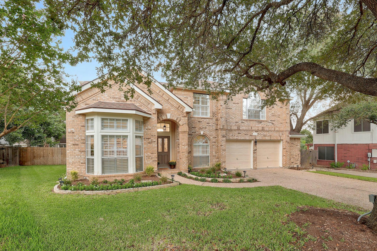 10810 Pinkney Ln — photo 2