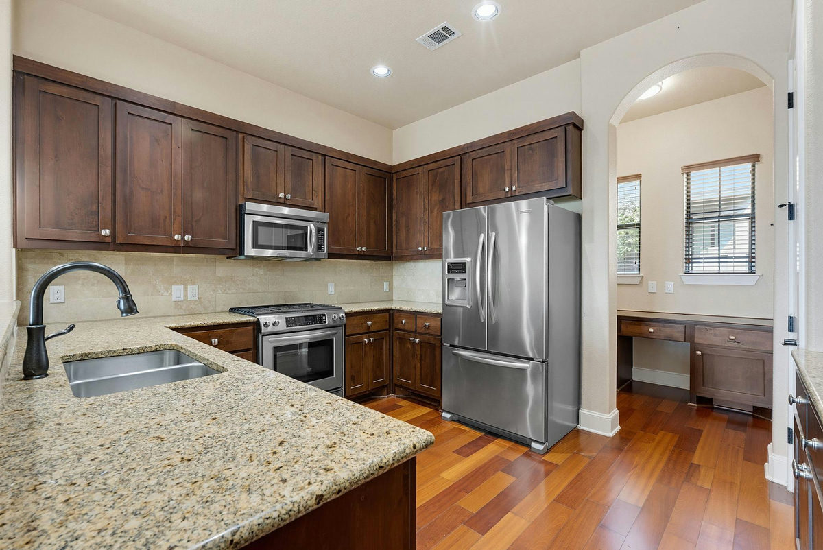 6533 E Hill Dr #5 — photo 5