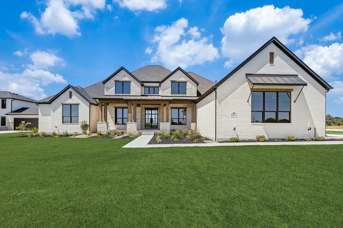 2453 Lineage Ln — exterior