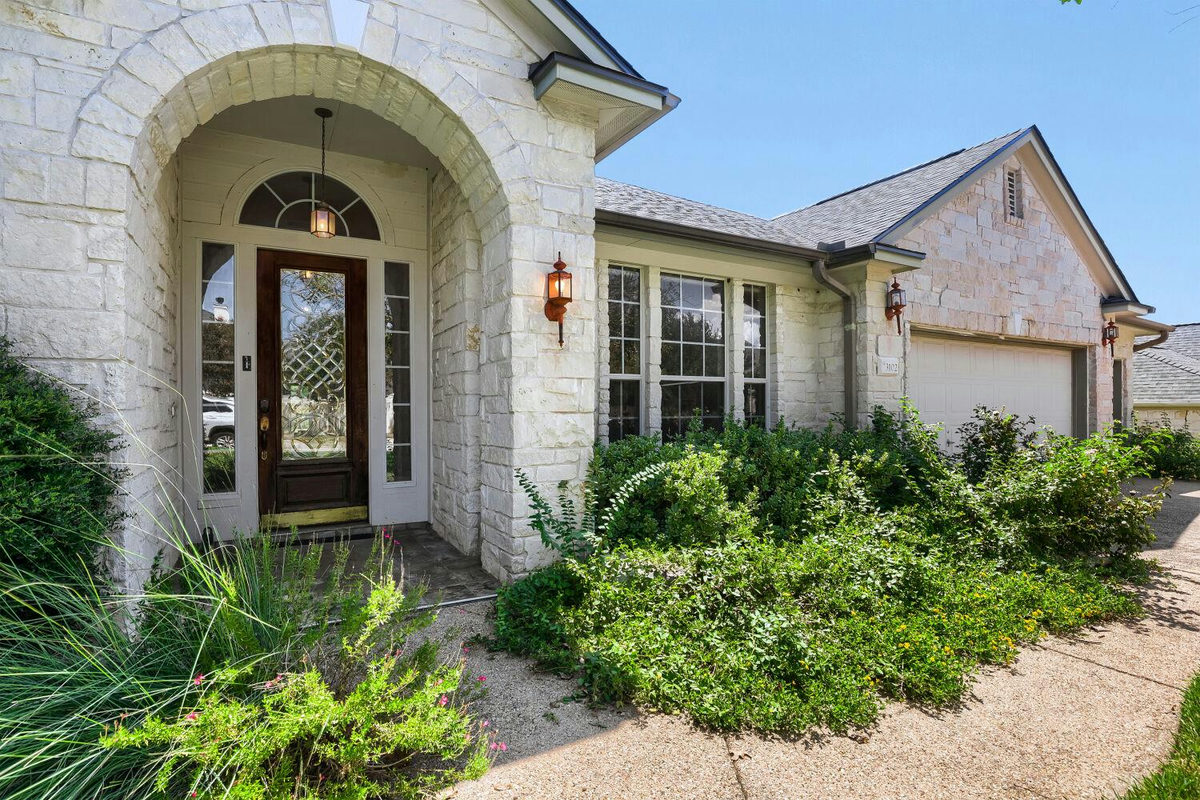 3102 Lombardi Way — exterior