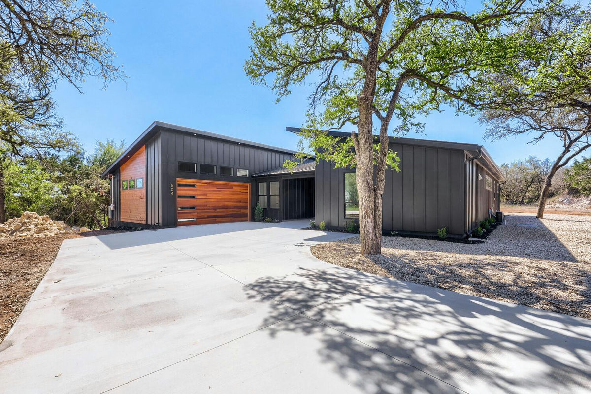 504 District Ln — photo 2