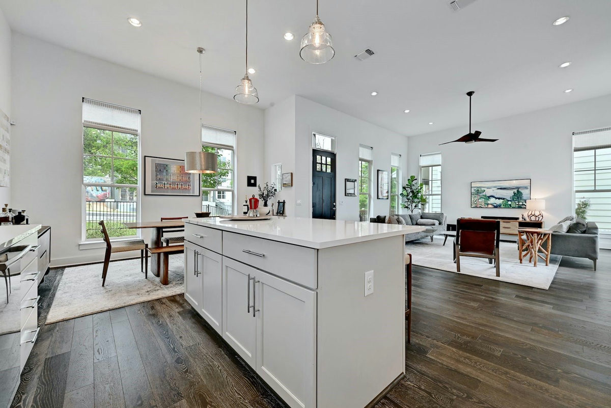 4806 Springdale Rd — photo 2