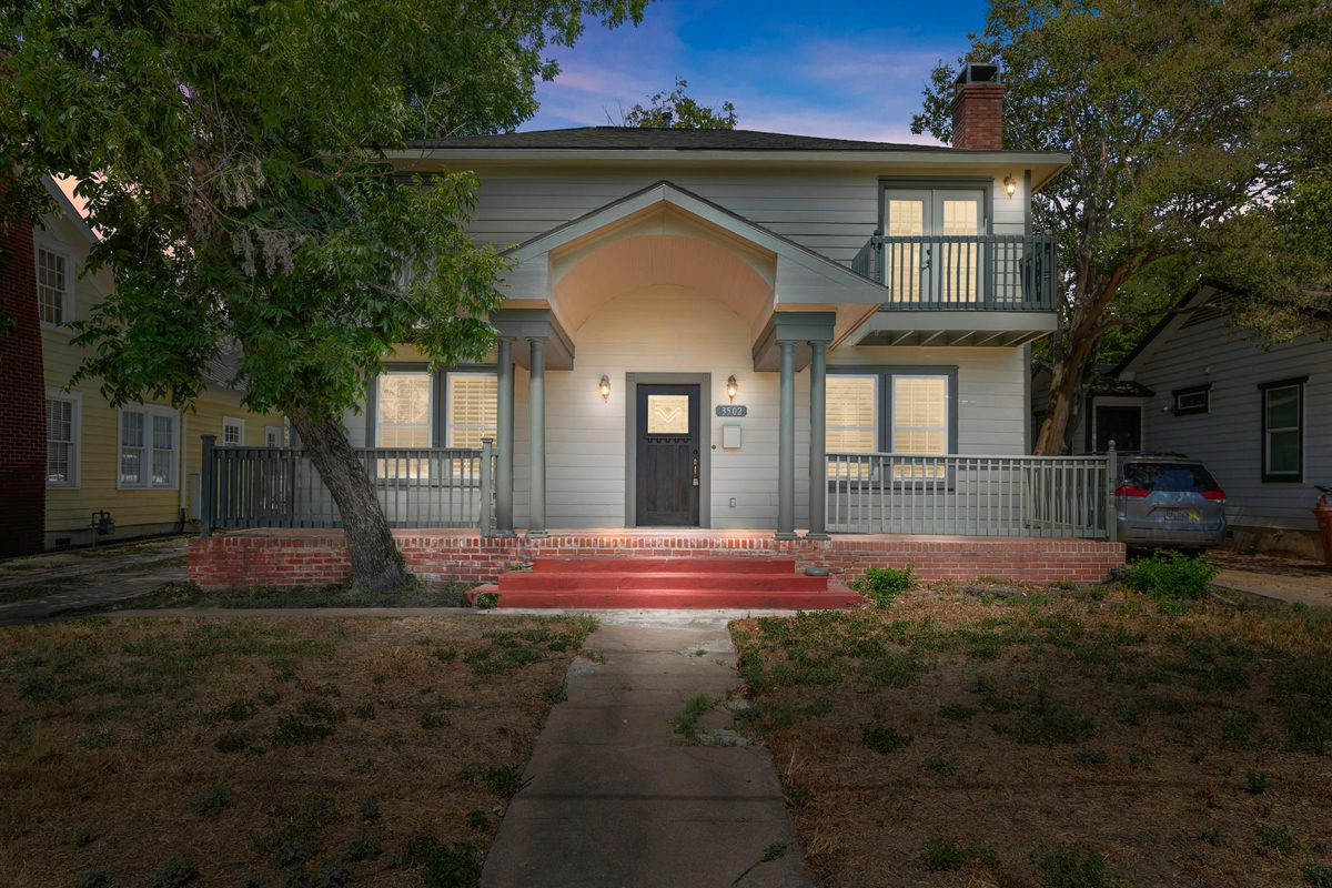 3502 Speedway — exterior
