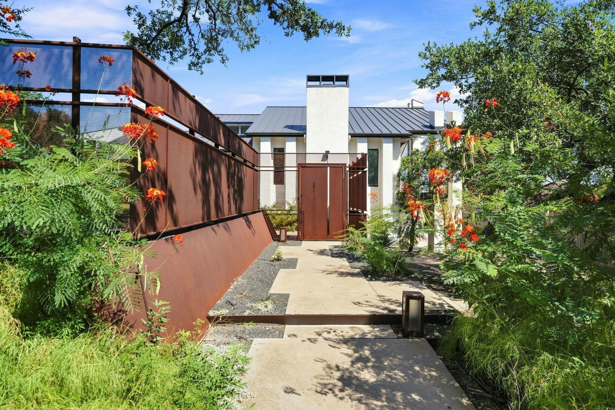 2100 Headwater Ln — exterior