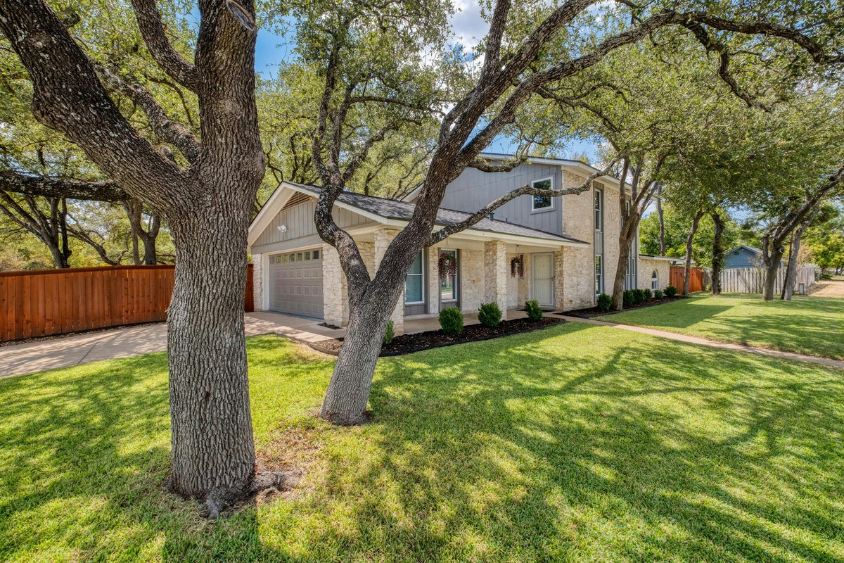 1007 Bluff Dr — photo 2