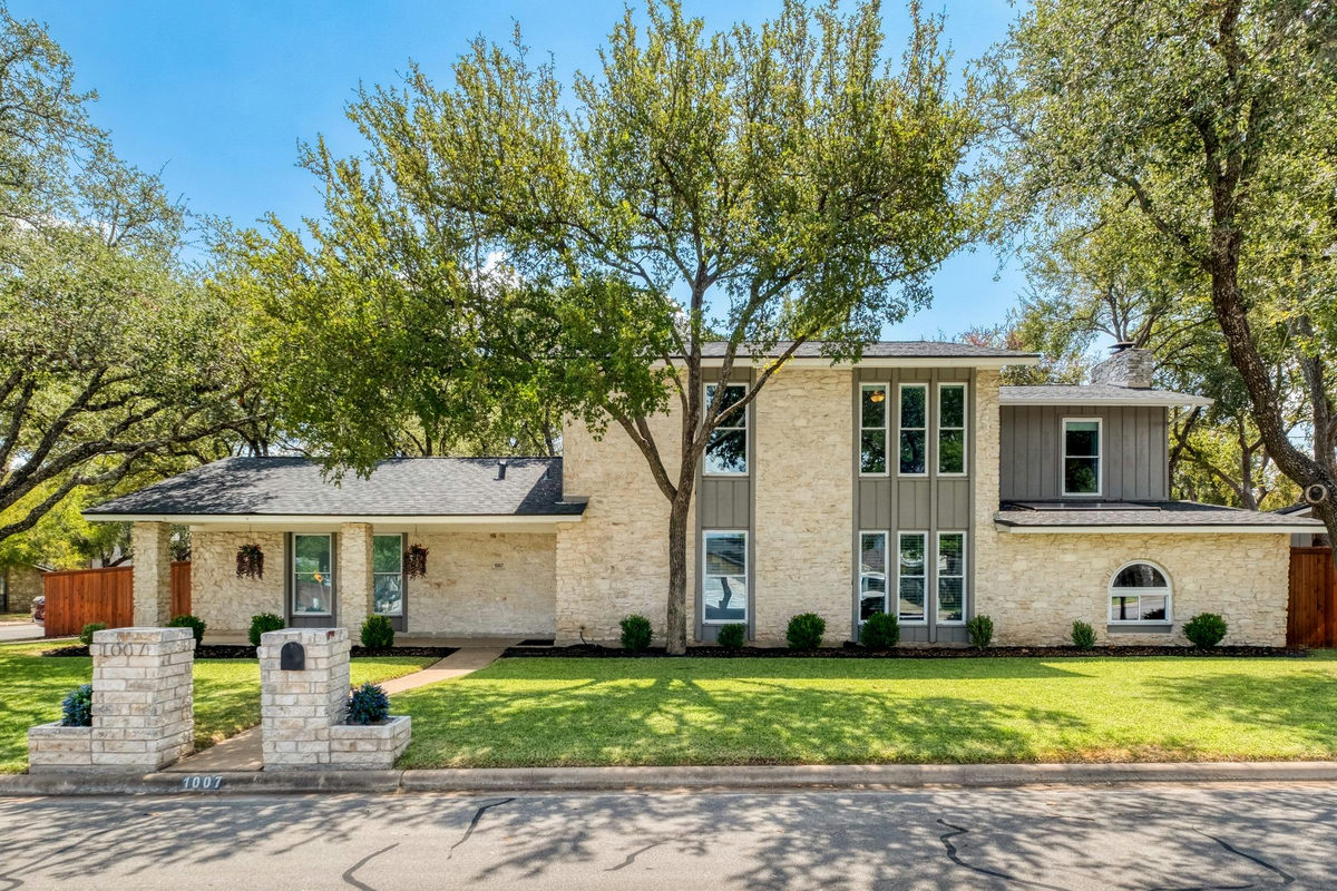 1007 Bluff Dr — exterior