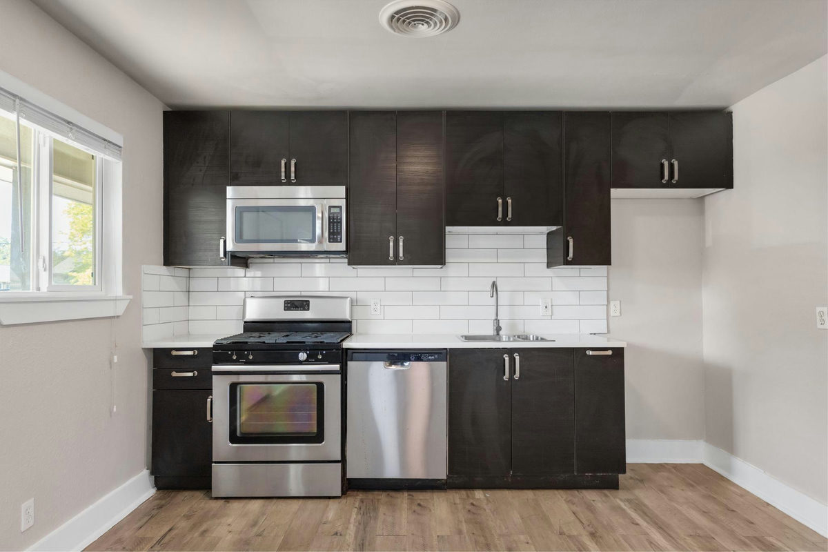 1302 E 52nd St — photo 5
