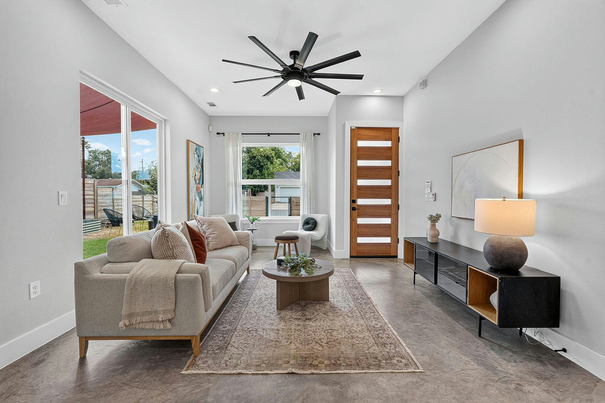 1606 Grayford Dr #1 — photo 2