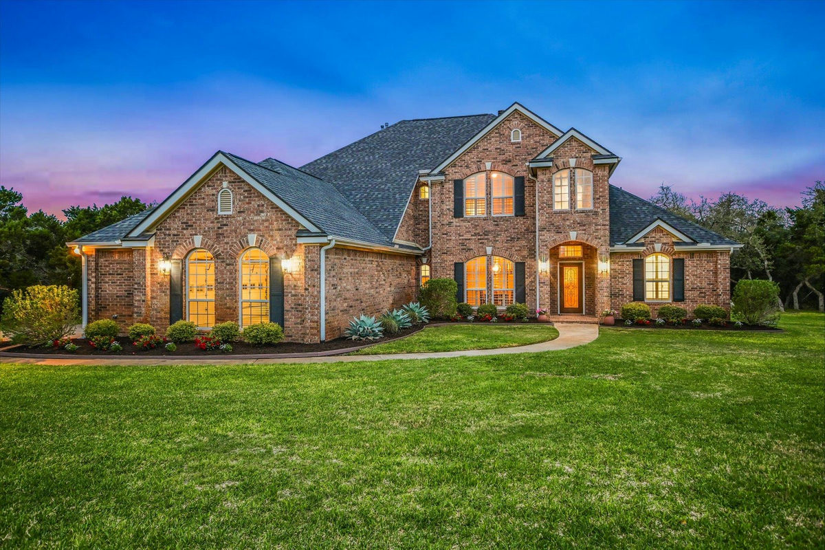 504 Saddlehorn Dr — exterior