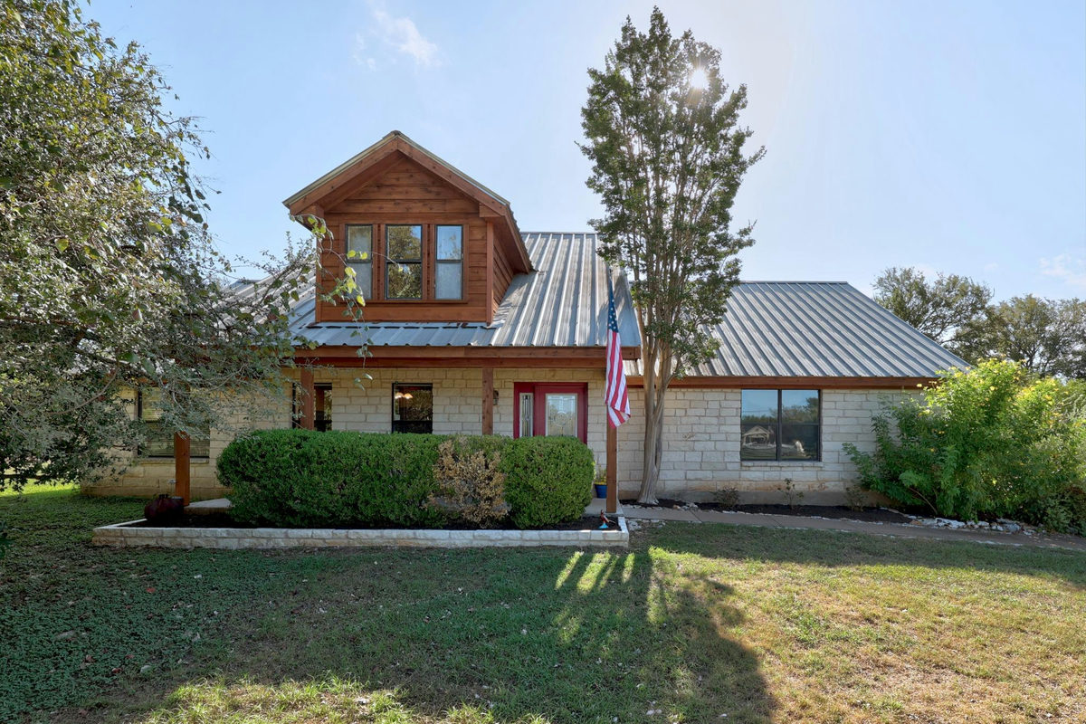 301 Oak Forest Cv — exterior