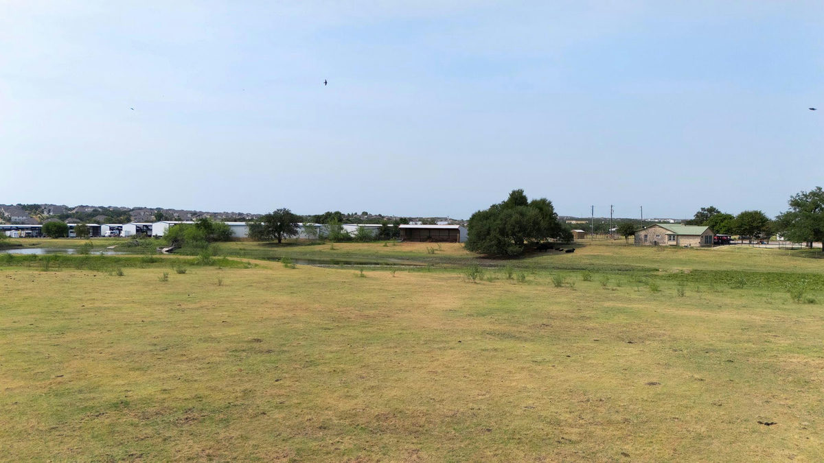 8750 RM 2243 C1 — photo 2