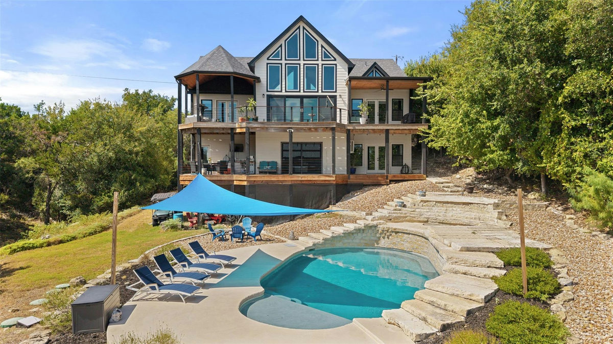 1289 Lakeshore Dr — exterior