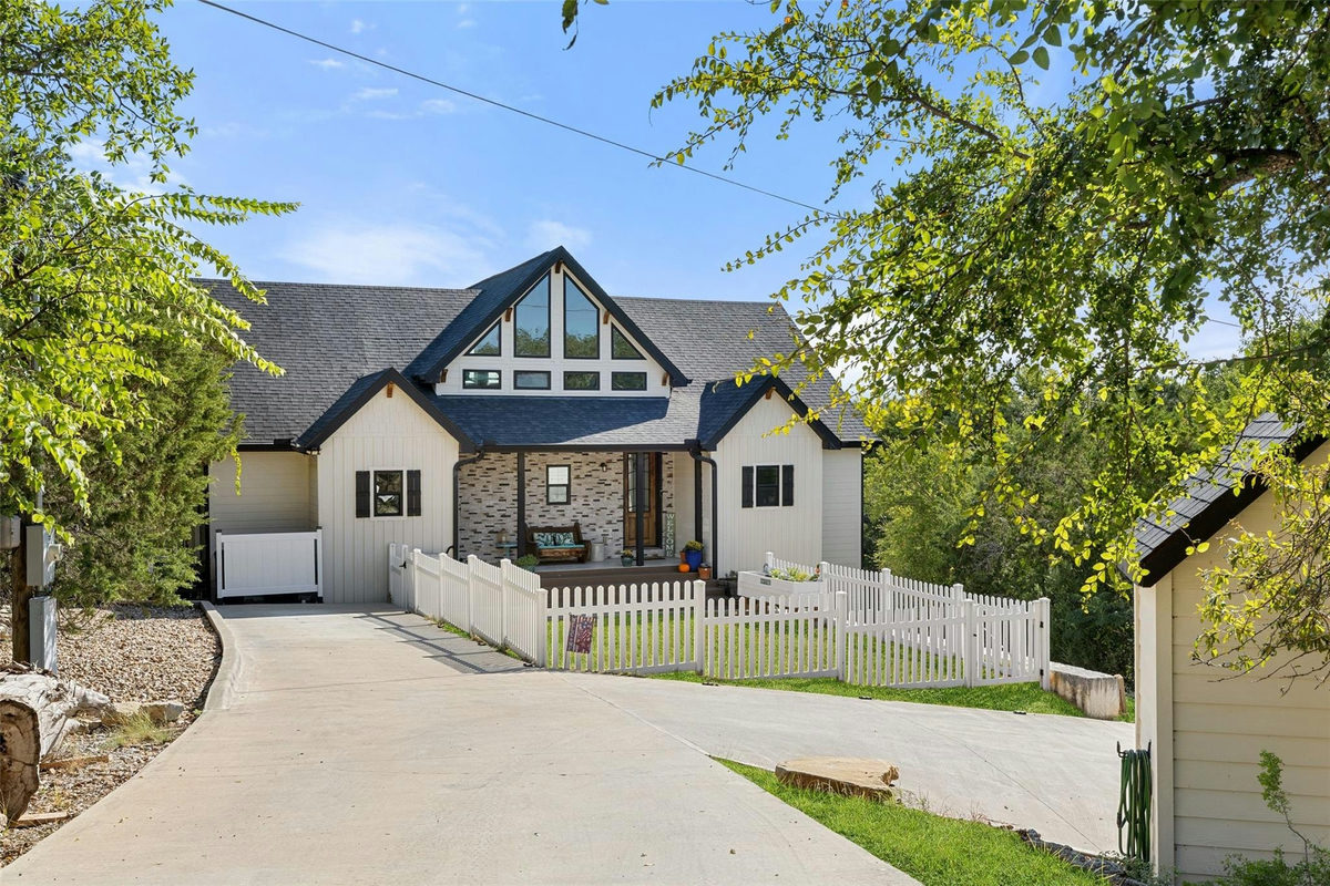 1289 Lakeshore Dr — photo 2