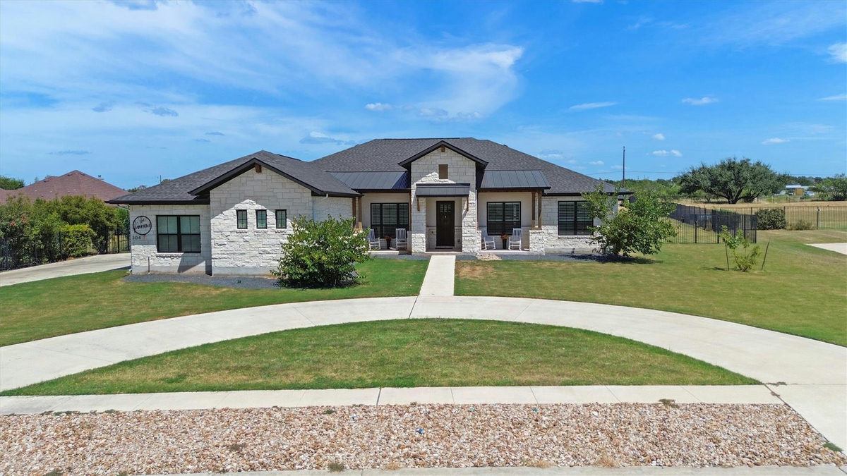 304 Buffalo Trl — exterior