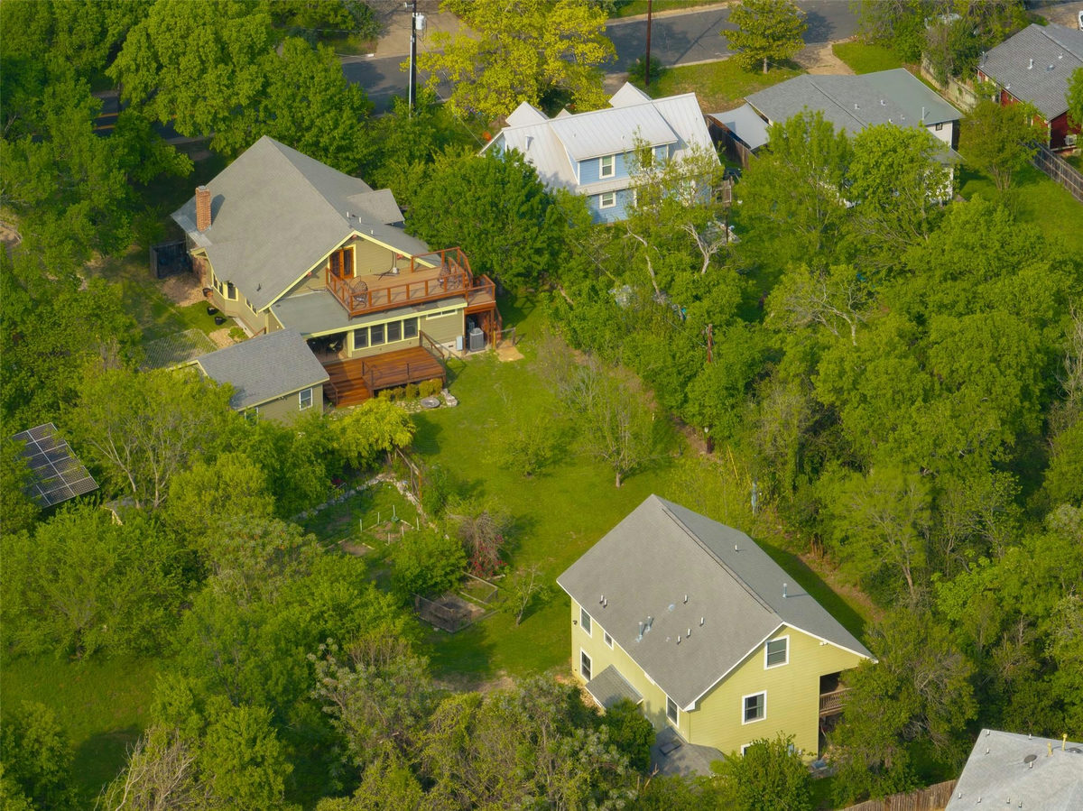 1917 Miles Ave — exterior