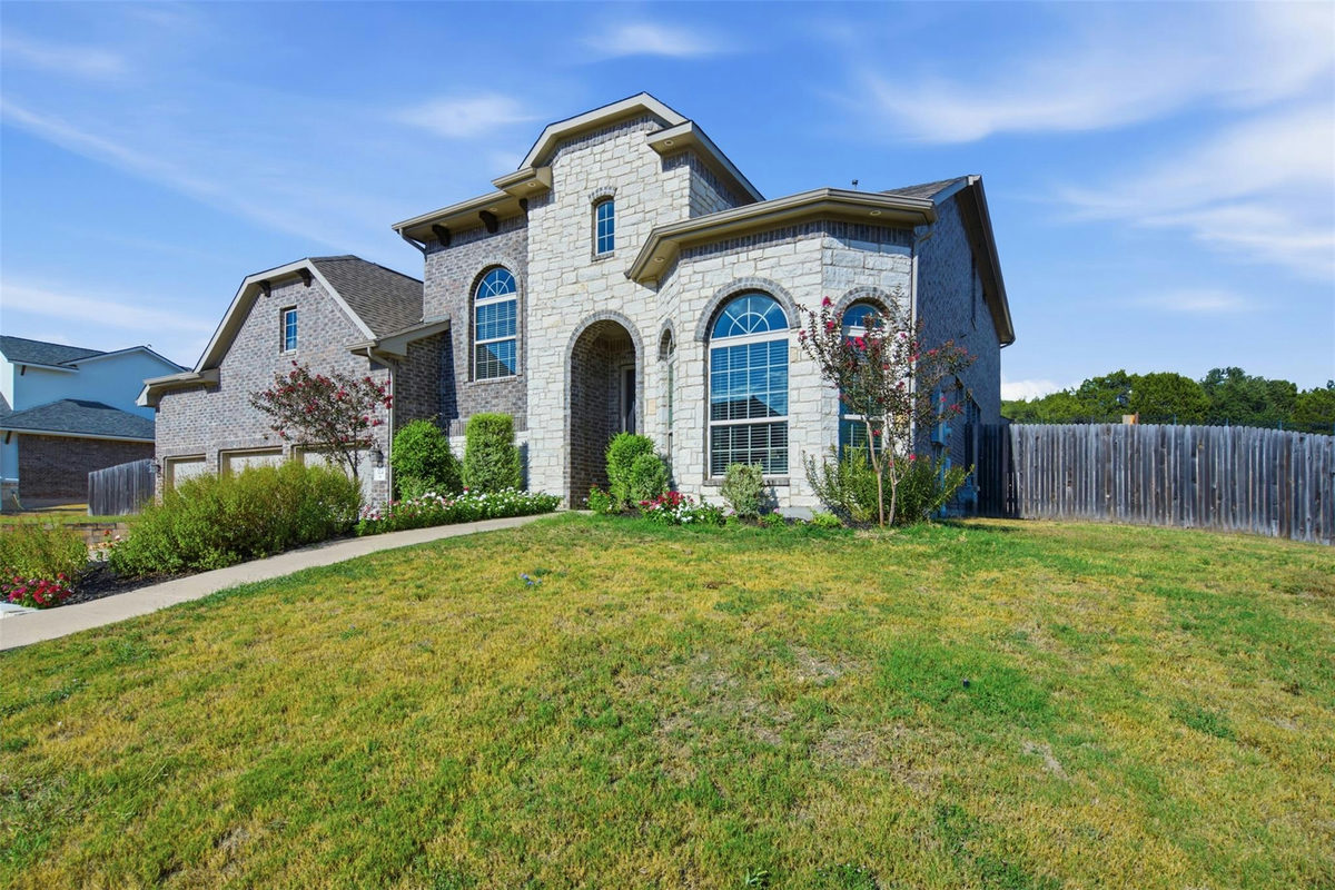 324 Stoney Point Rd — photo 2