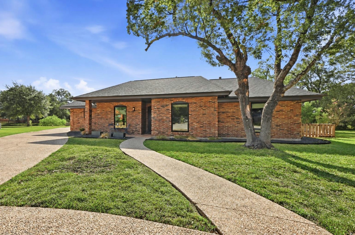5000 Desert Oak Cir — exterior