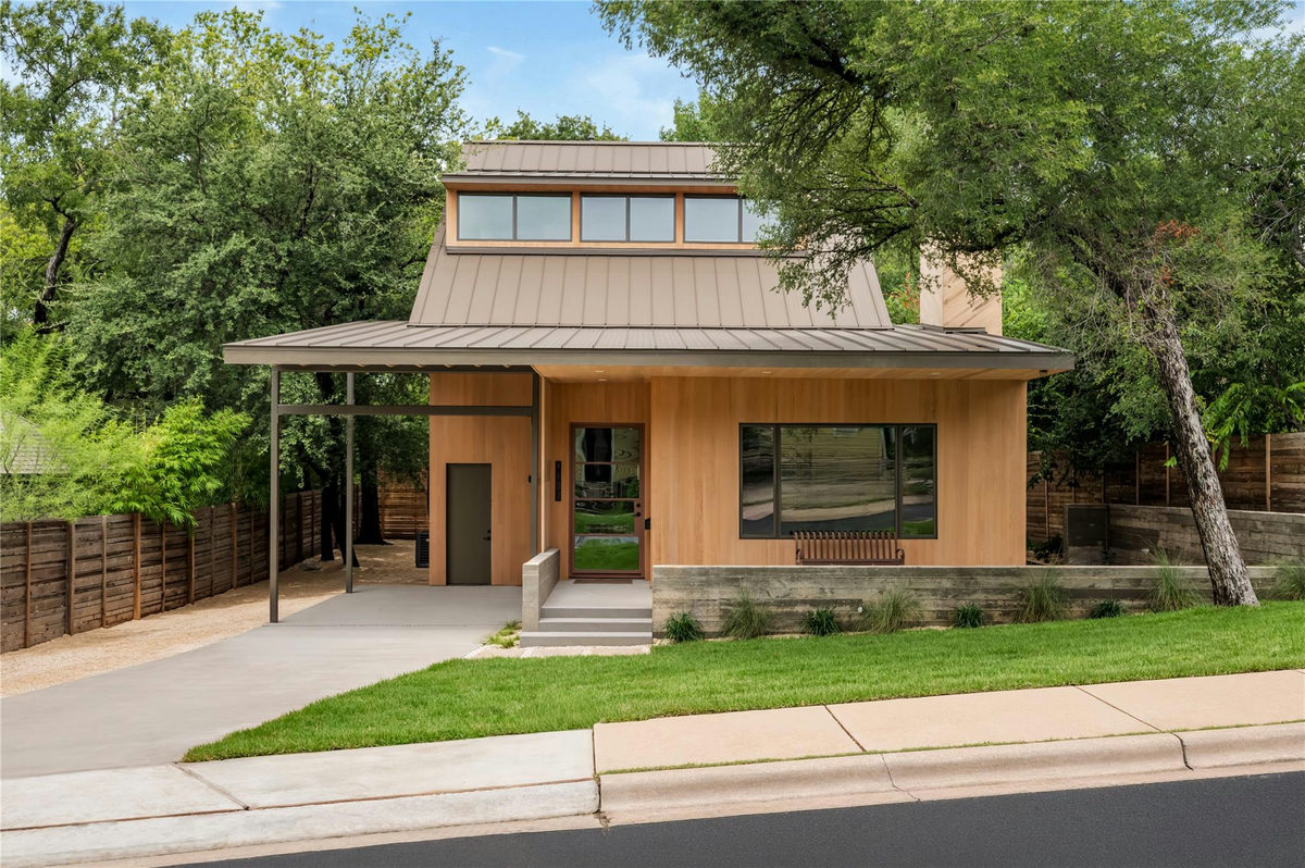 1102 Charlotte St — exterior