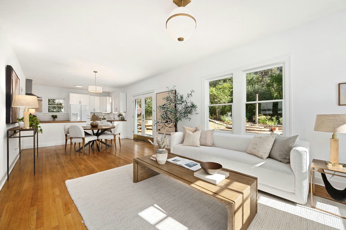 2300 Rae Dell Ave — photo 2