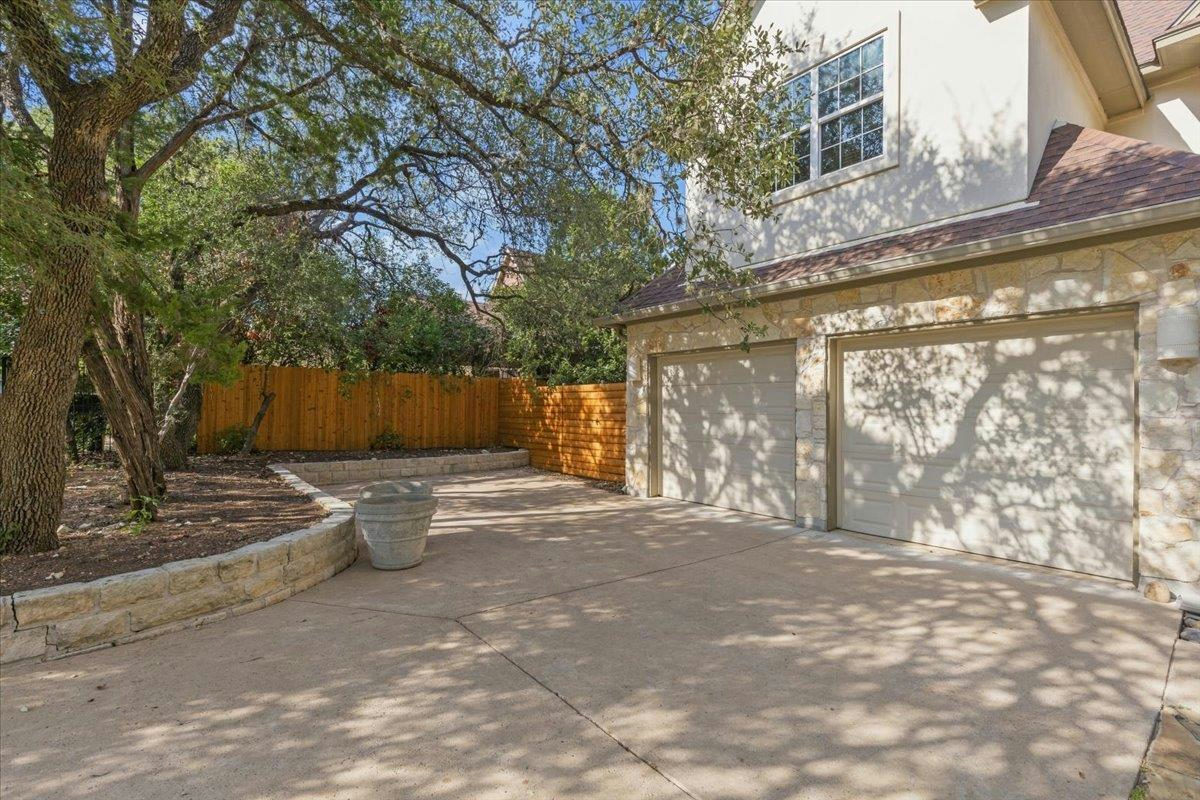 811 Presa Arriba Rd — photo 2